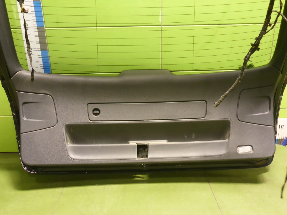 Дверь багажника