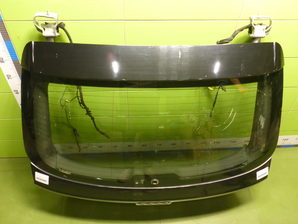 Дверь багажника