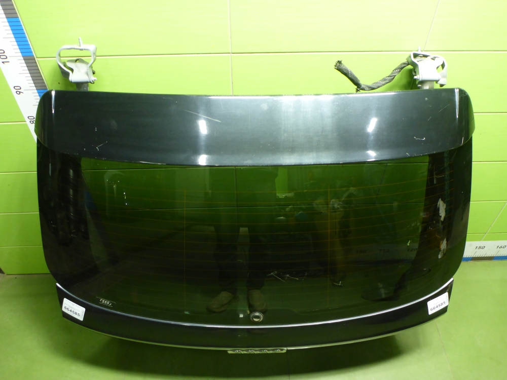 Дверь багажника