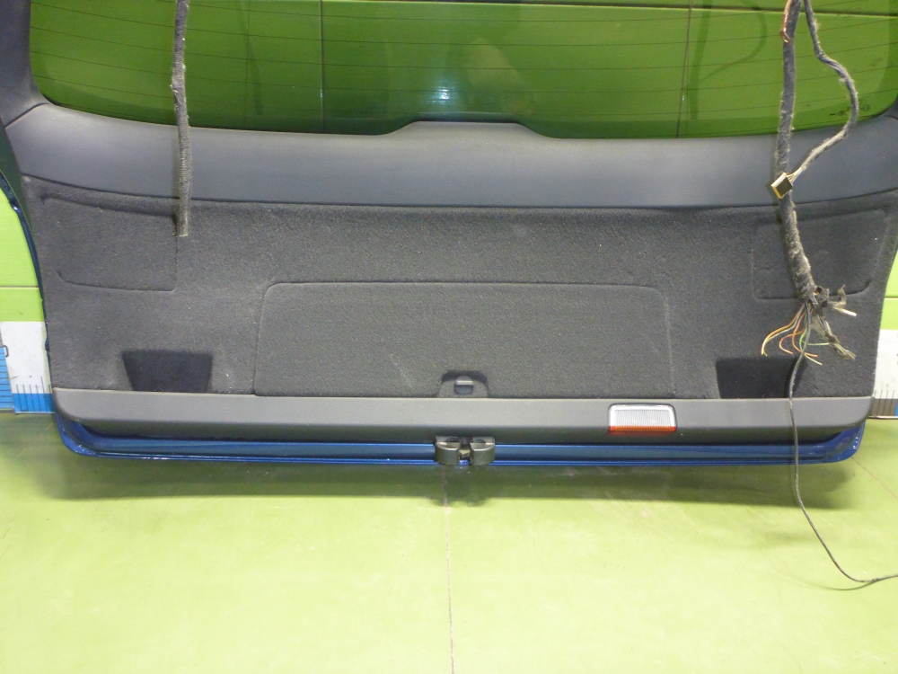 Дверь багажника