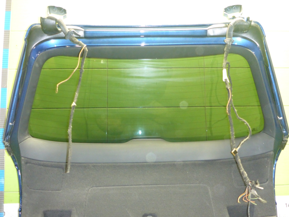 Дверь багажника