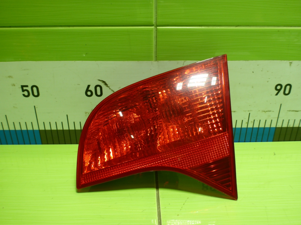 Фонарь задний внутренний правый