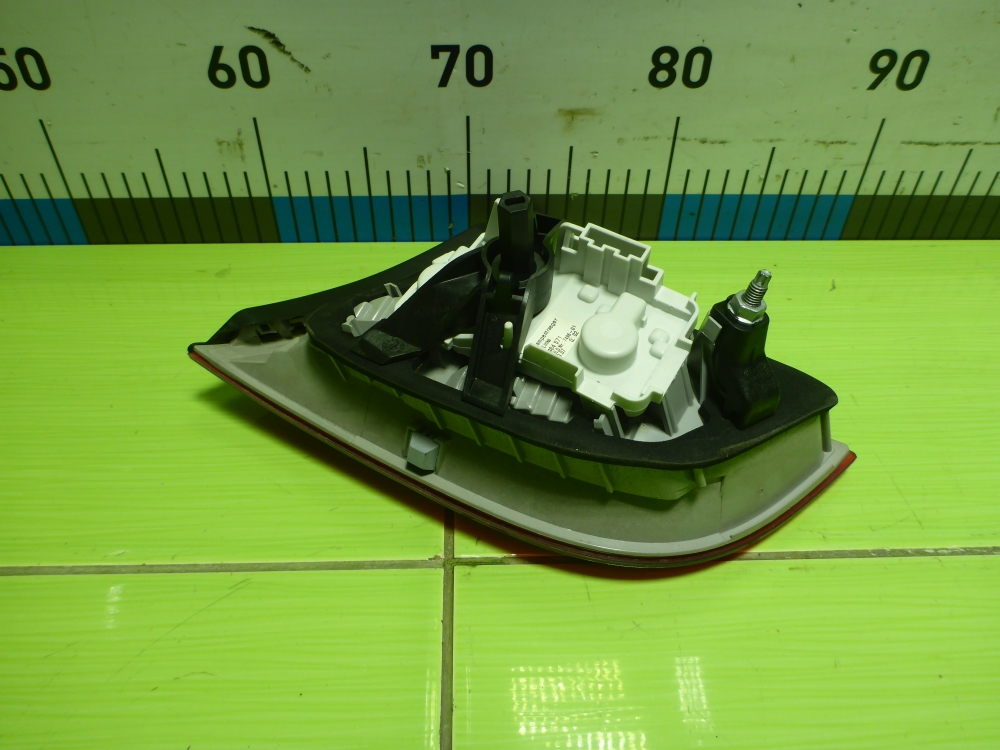 Фонарь задний внутренний левый