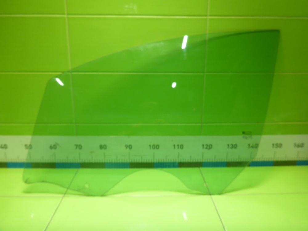 Стекло двери передней левой