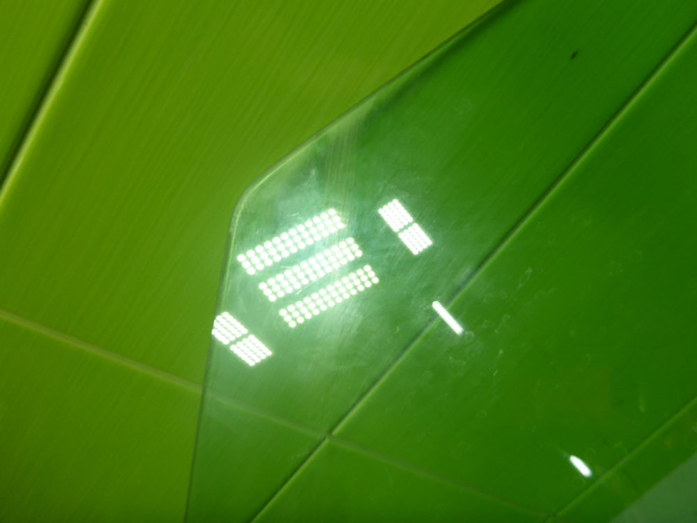 Стекло двери передней левой