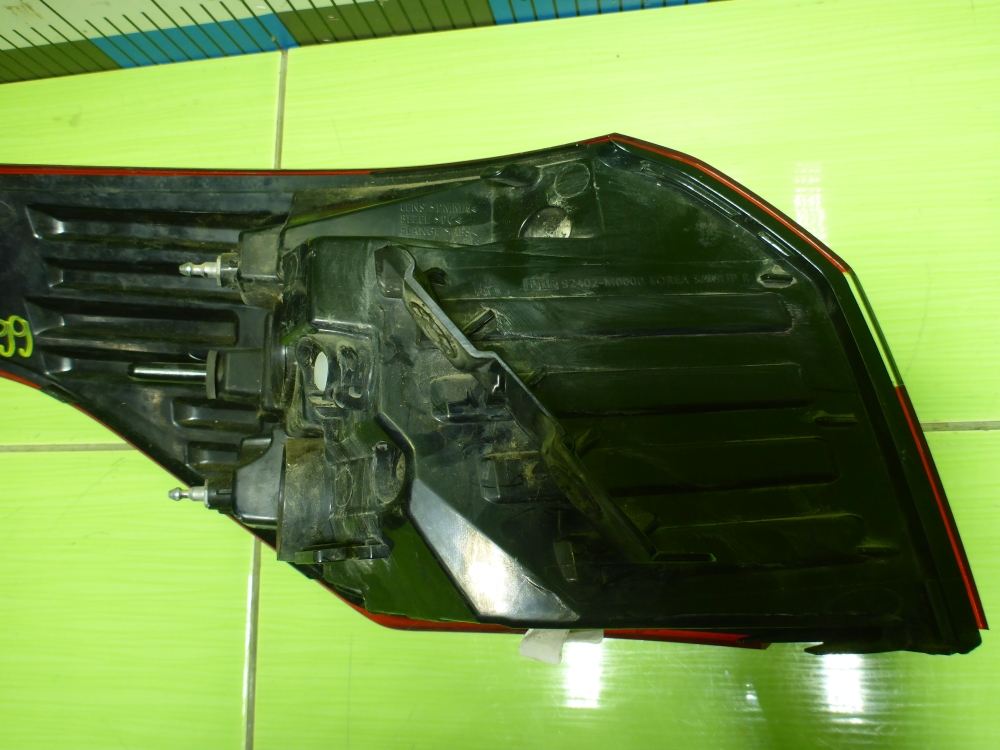 Фонарь задний наружный правый