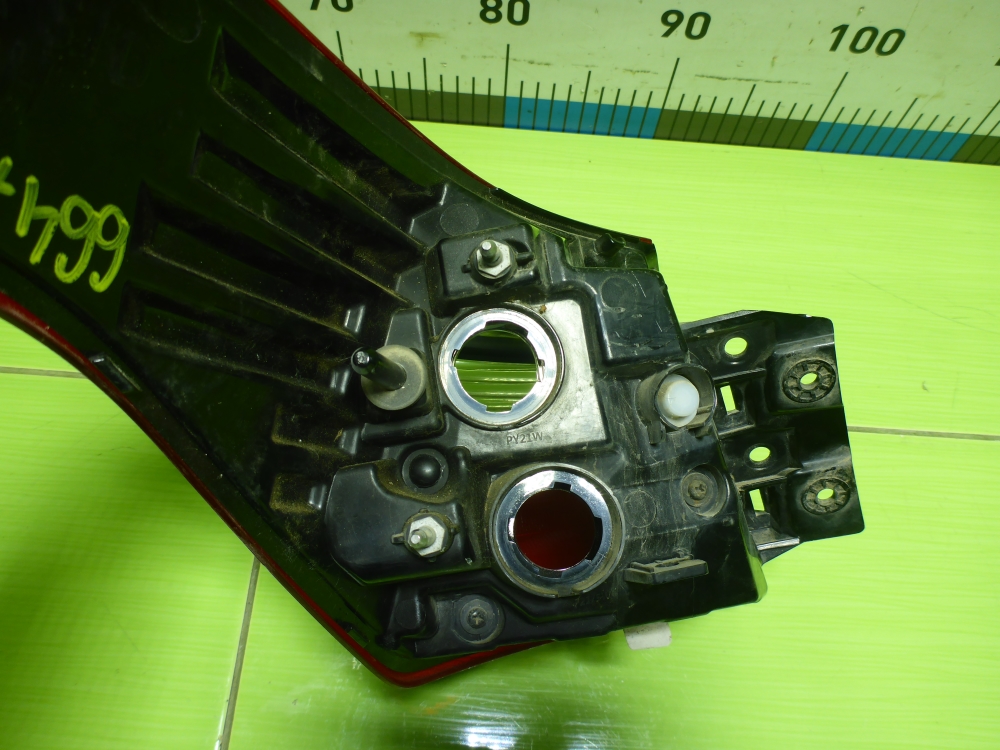 Фонарь задний наружный правый