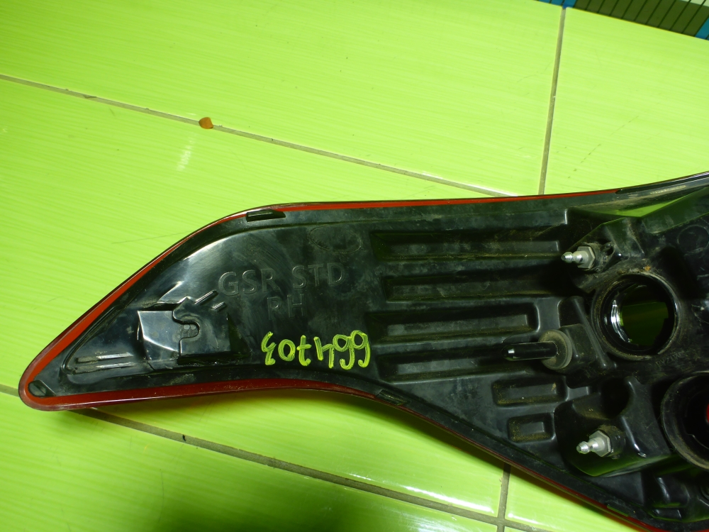 Фонарь задний наружный правый