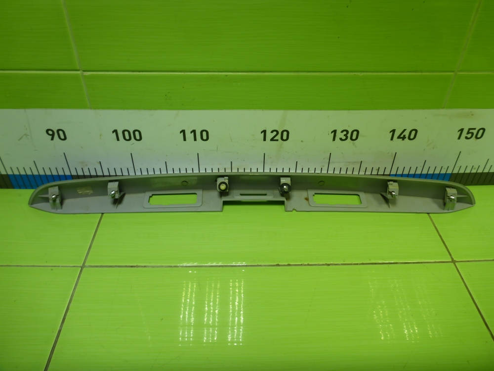 Накладка двери багажника