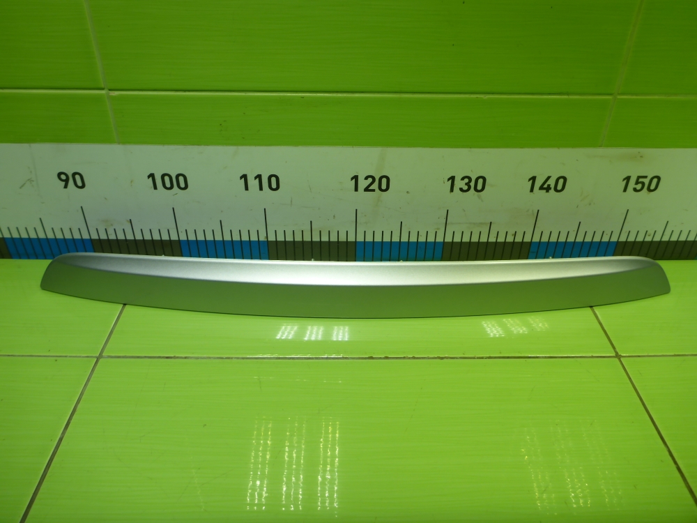 Накладка двери багажника