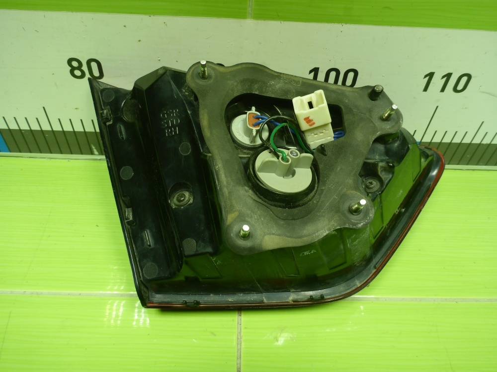 Фонарь задний внутренний правый