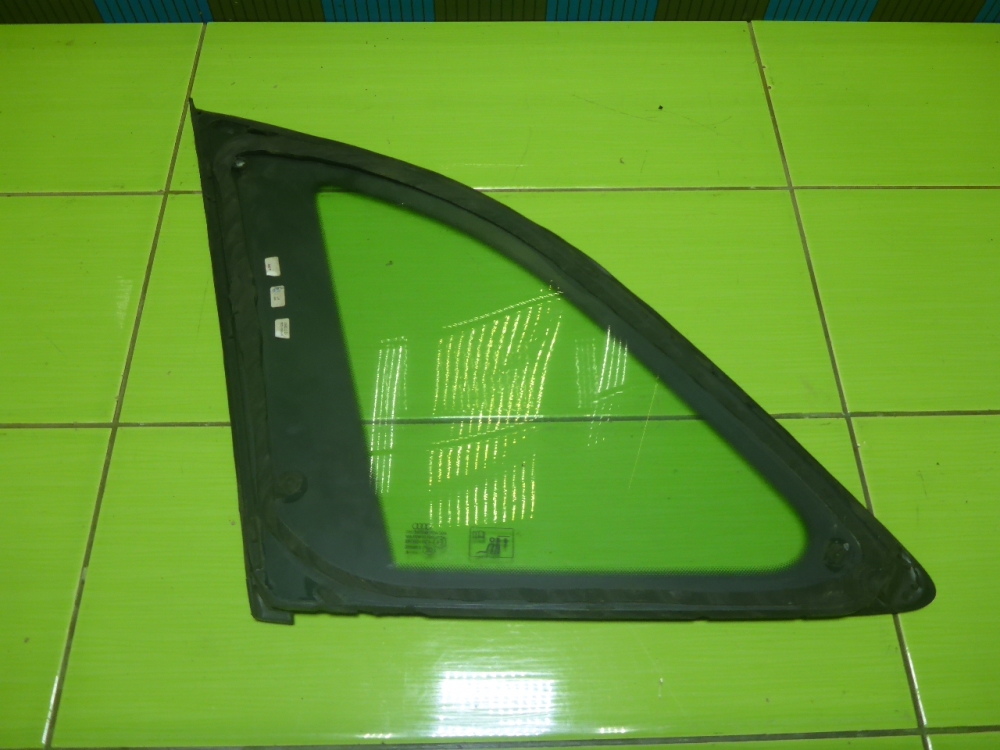 Стекло кузовное глухое правое