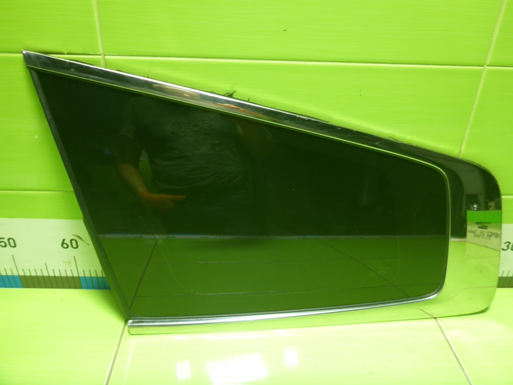 Стекло кузовное глухое левое
