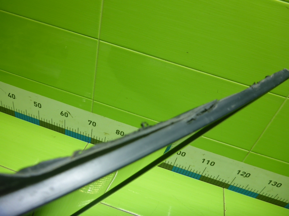 Стекло кузовное глухое левое