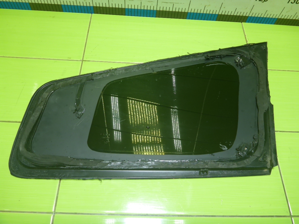 Стекло кузовное глухое левое