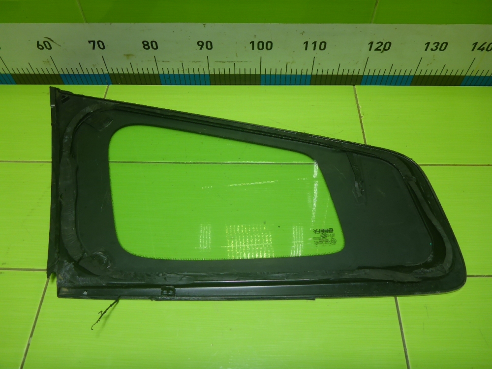 Стекло кузовное глухое правое