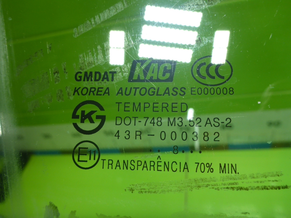 Стекло двери передней правой