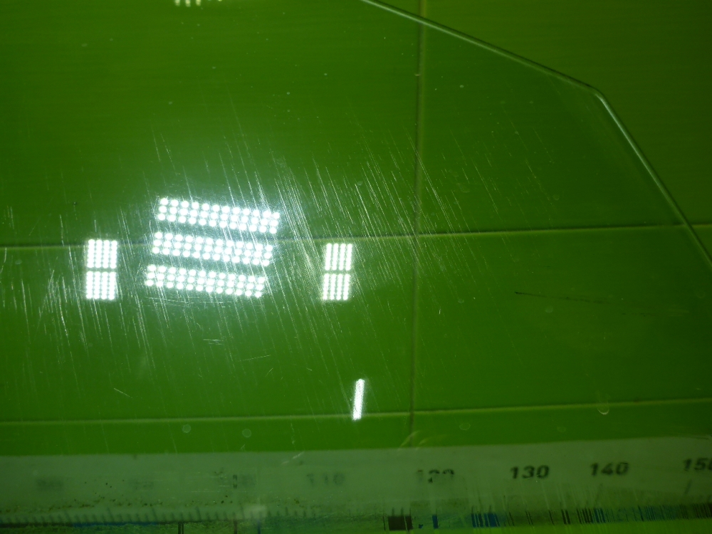 Стекло двери передней правой