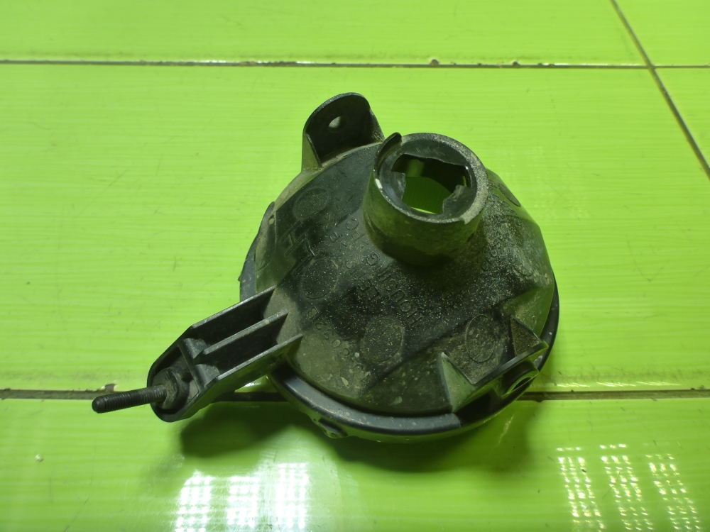 Фара противотуманная левая