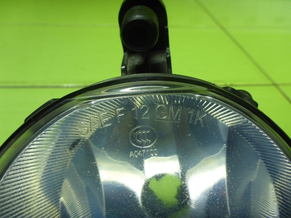 Фара противотуманная левая