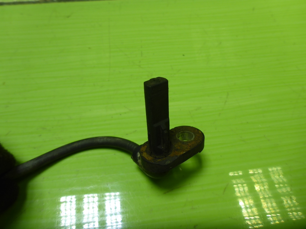 Датчик ABS передний правый