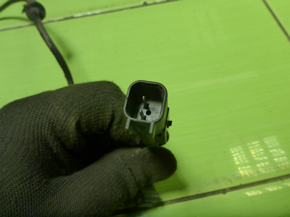 Датчик ABS передний правый