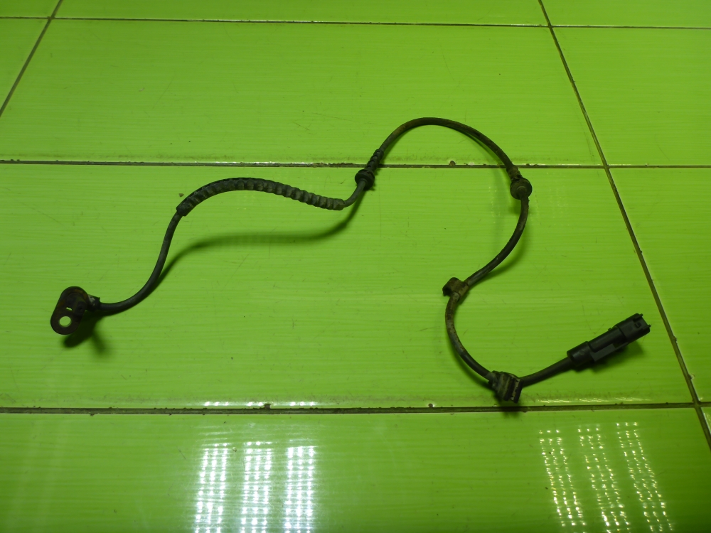 Датчик ABS передний правый