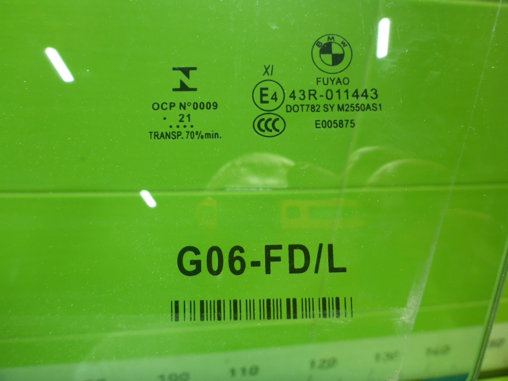 Стекло двери передней левой