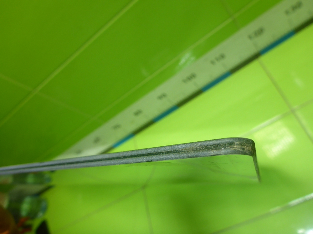 Стекло двери передней левой