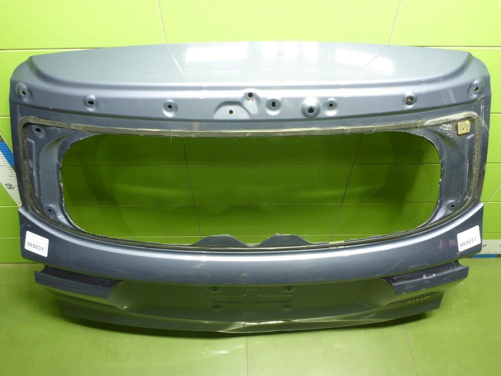 Дверь багажника