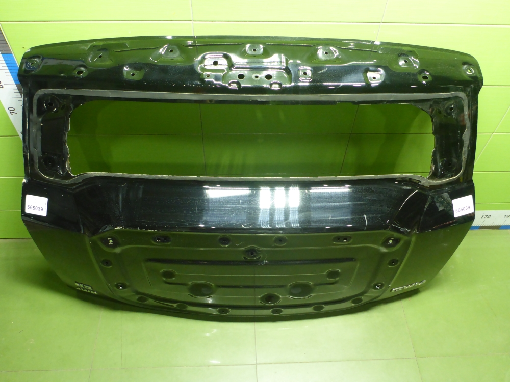 Дверь багажника