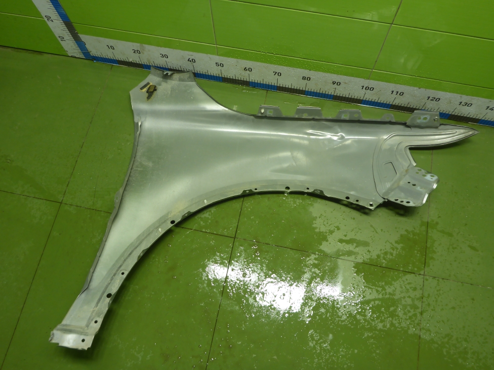 Крыло переднее левое