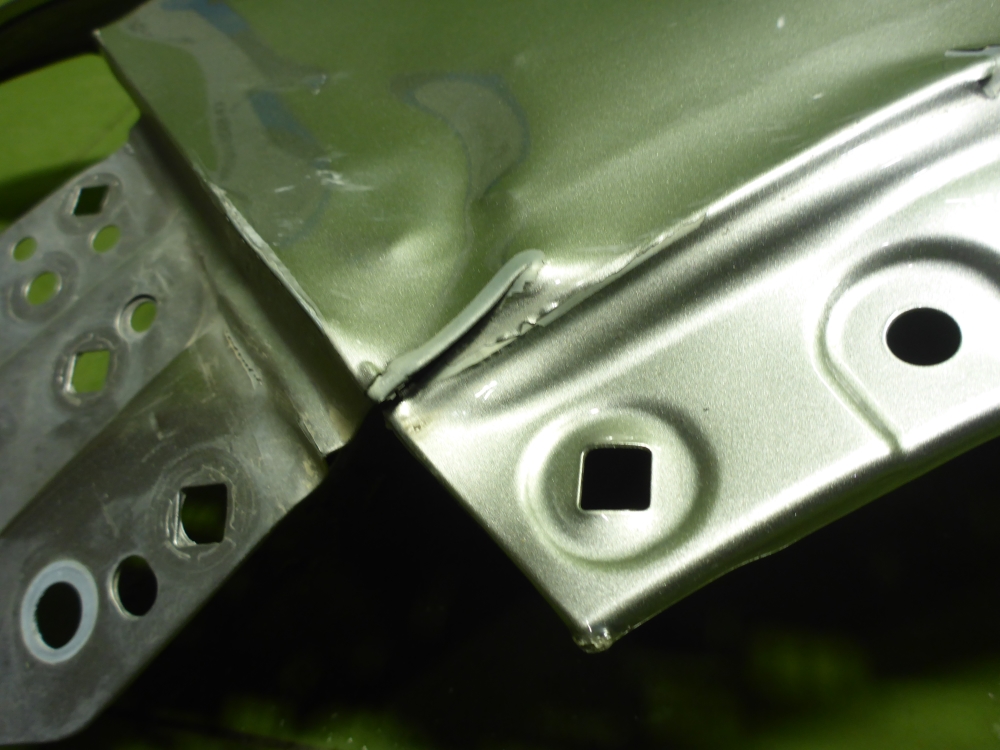 Крыло переднее левое