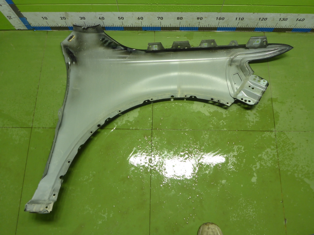 Крыло переднее левое