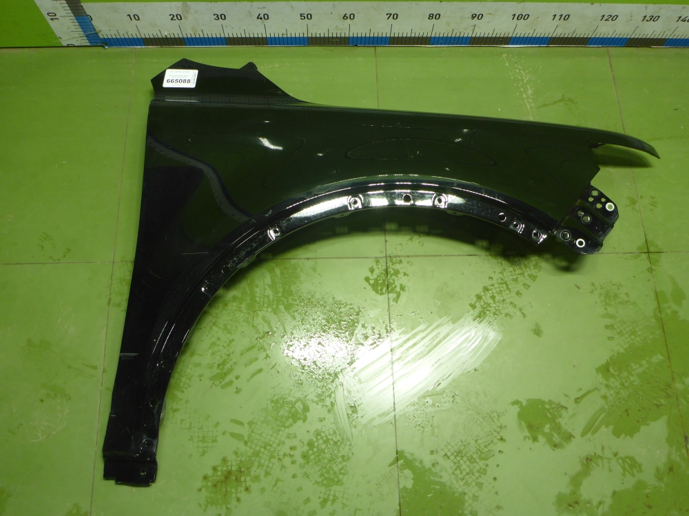 Крыло переднее правое