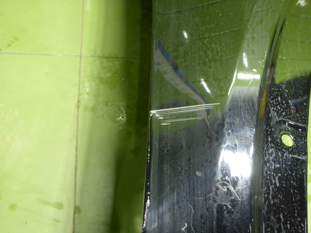 Крыло переднее правое