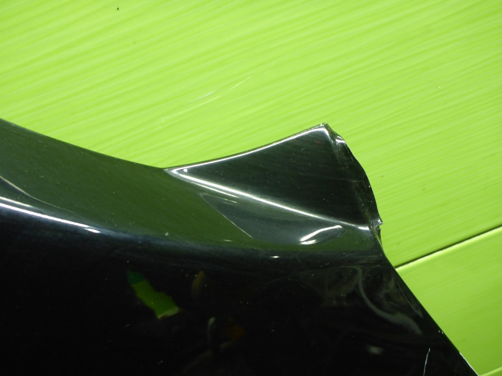 Крыло переднее правое