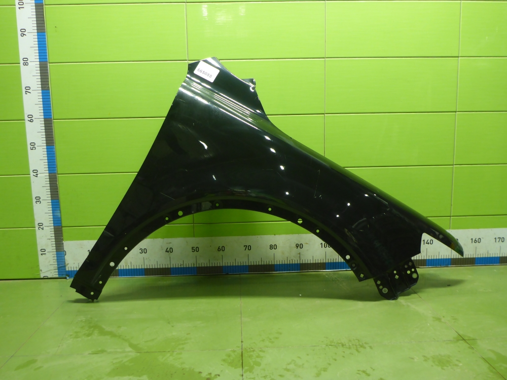 Крыло переднее правое