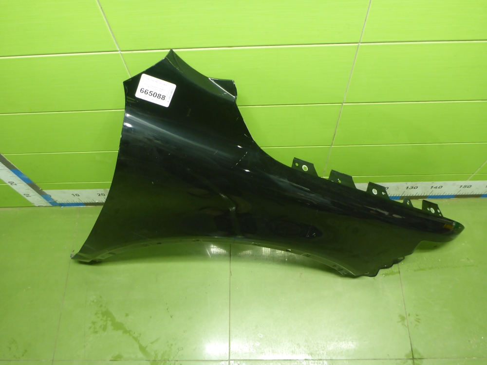 Крыло переднее правое