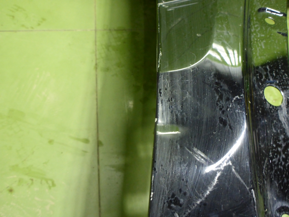 Крыло переднее правое