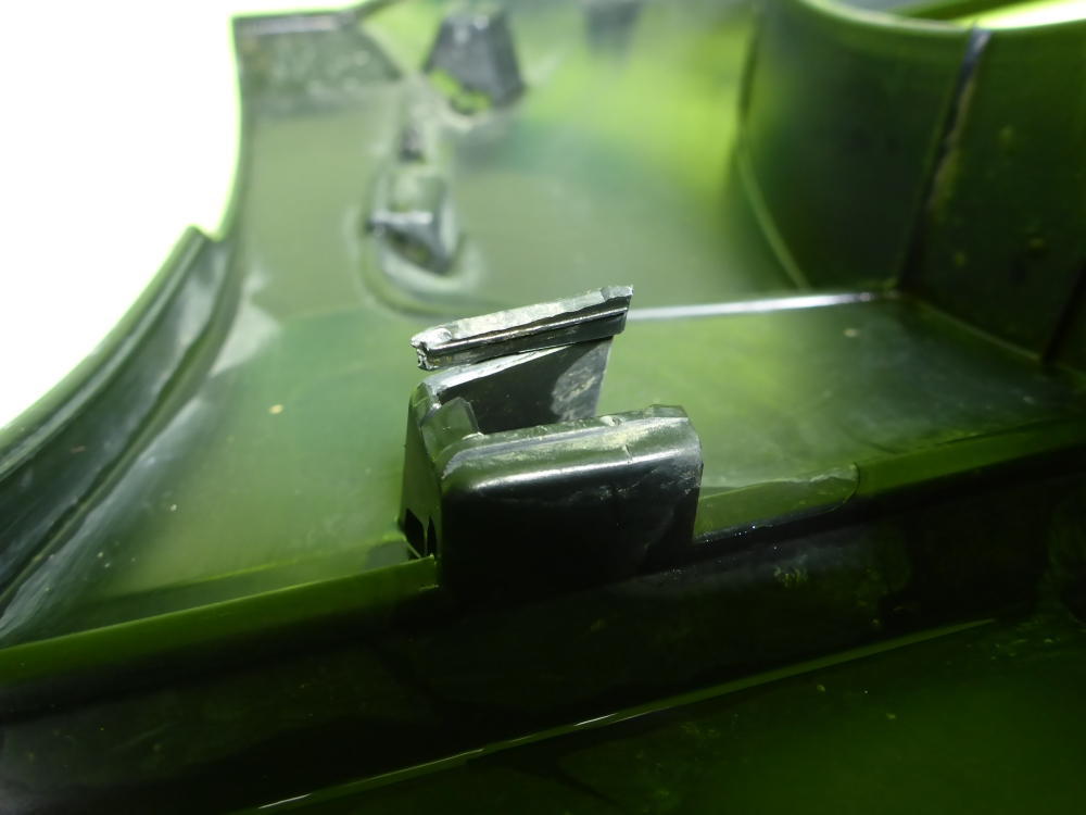 Накладка переднего крыла левого