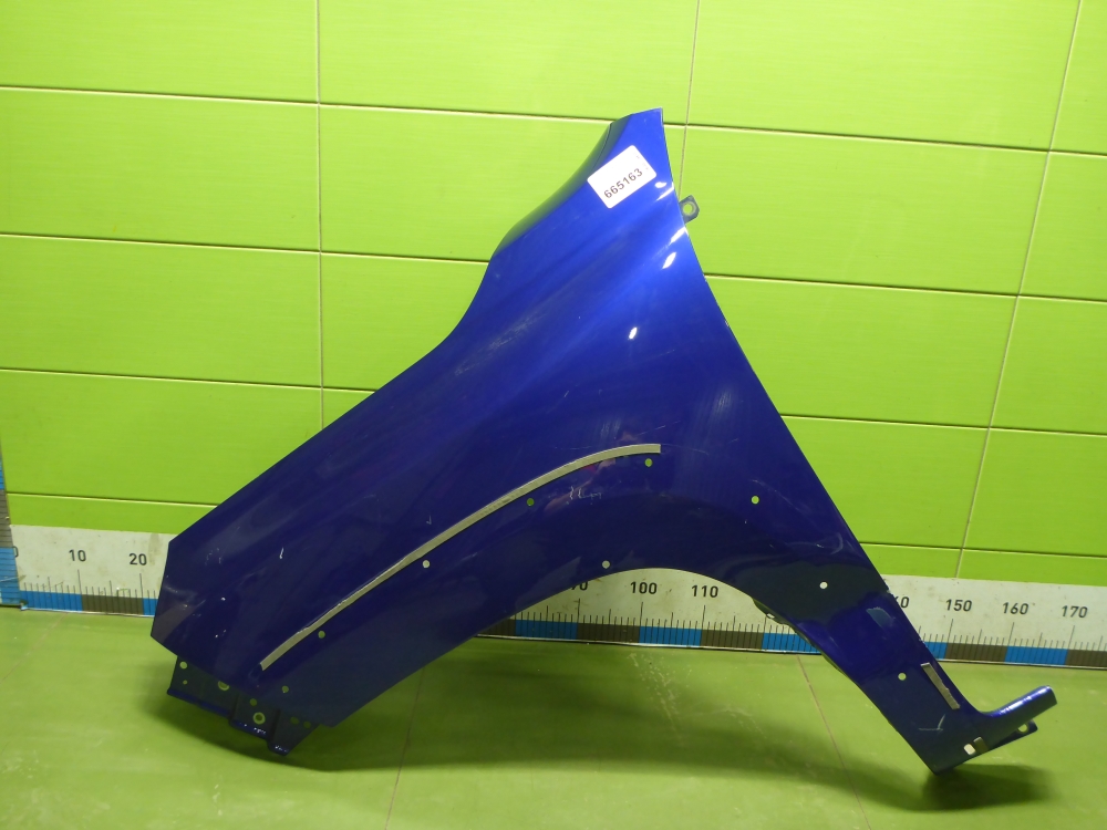 Крыло переднее левое