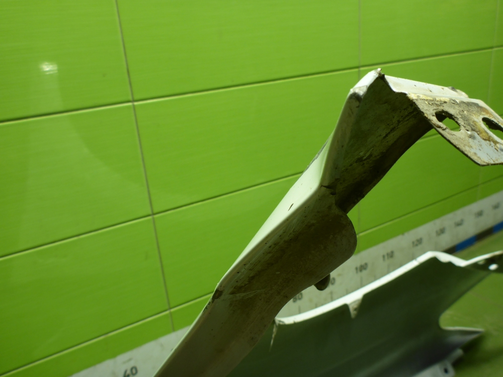 Крыло переднее правое