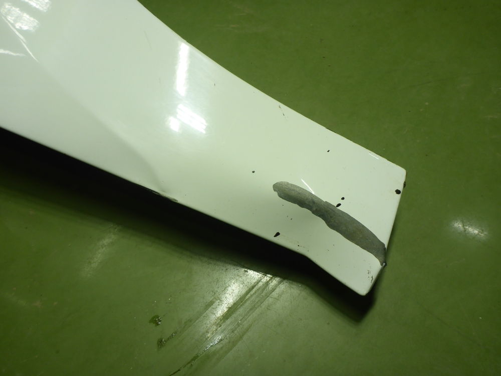 Крыло переднее правое