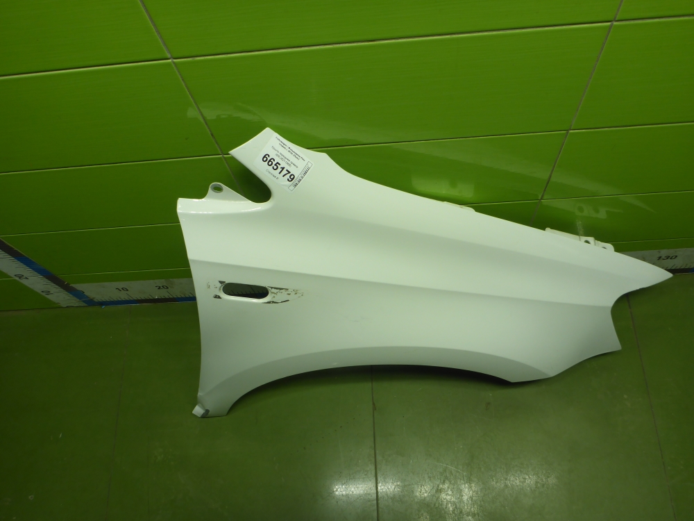 Крыло переднее правое