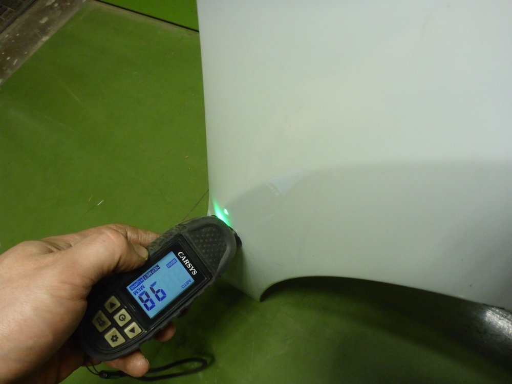 Крыло переднее правое