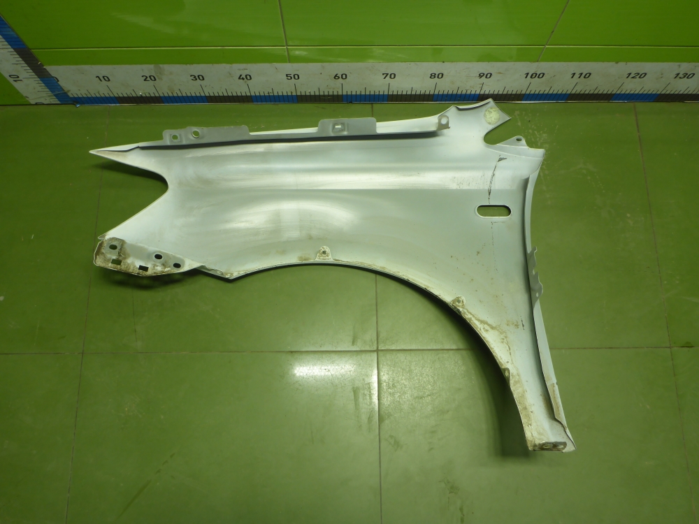 Крыло переднее правое
