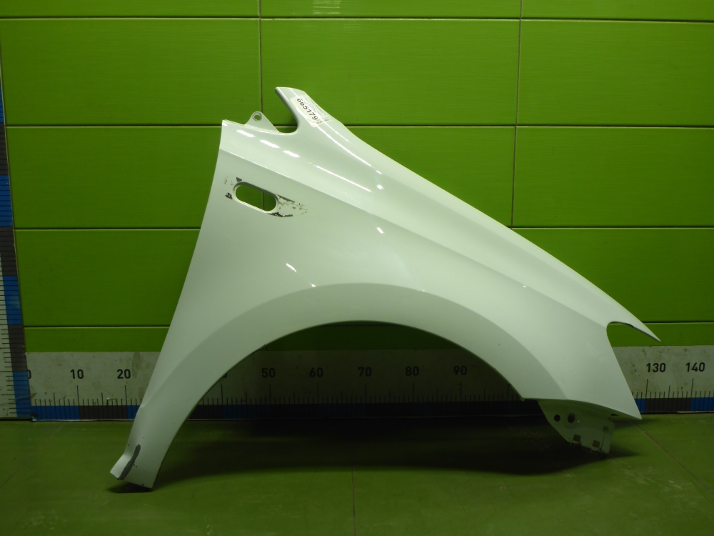 Крыло переднее правое