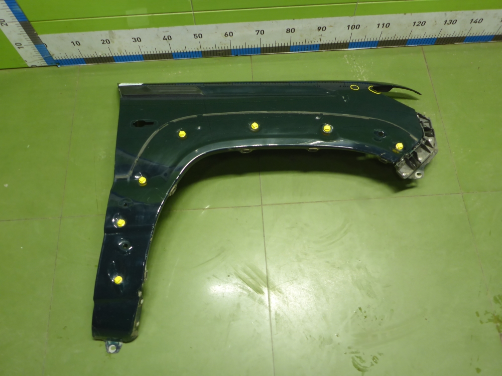 Крыло переднее правое