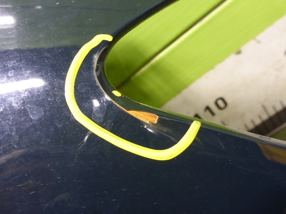 Крыло переднее правое